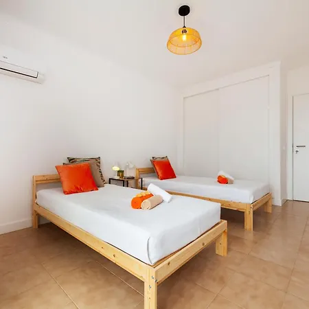 Solarys - Moradia Moderna Com Piscina Aquecivel Em *
