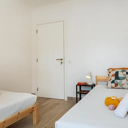 Solarys - Moradia Moderna Com Piscina Aquecível Em * Albufeira