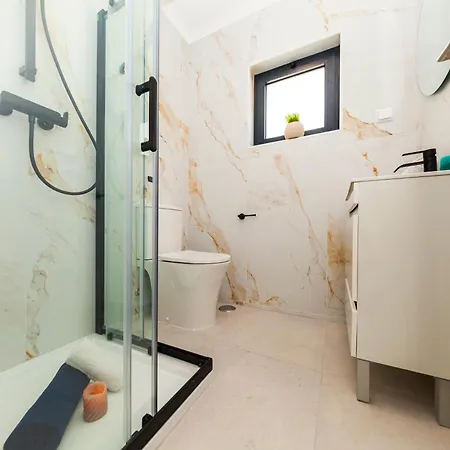 Solarys - Moradia Moderna Com Piscina Aquecível Em