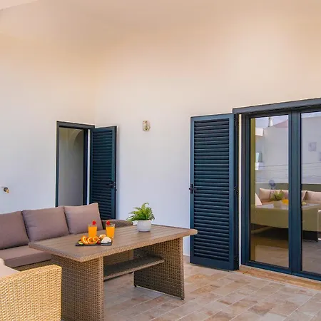 Solarys - Moradia Moderna Com Piscina Aquecivel Em