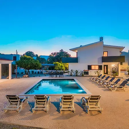 Solarys - Moradia Moderna Com Piscina Aquecivel Em *
